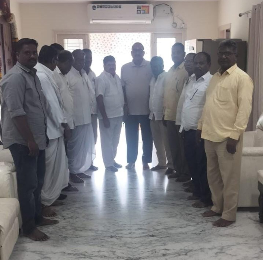 చిదుగు గోవర్ధన్ గౌడ్  పరామర్శించిన బొప్పాపూర్ గ్రామ ముదిరాజులు